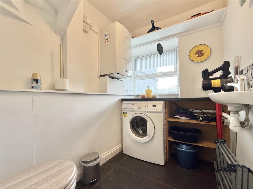 Downstairs Utility - WC.jpeg