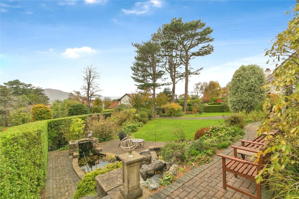 Front Garden &amp; View