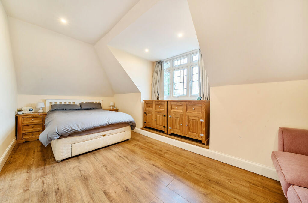 A Main Bed (22).Jpg