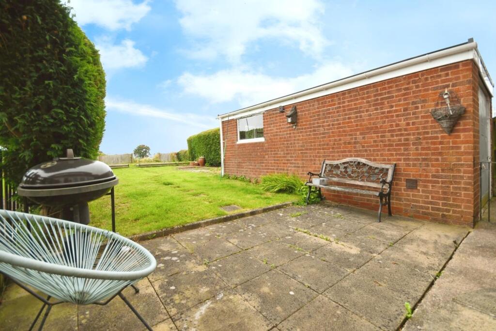 REAR GARDEN 01.jpg