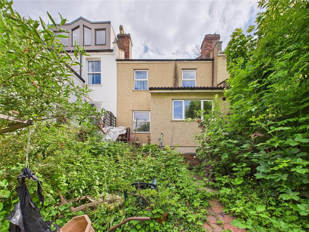 12 - Bed Victorian Terrace.jpg