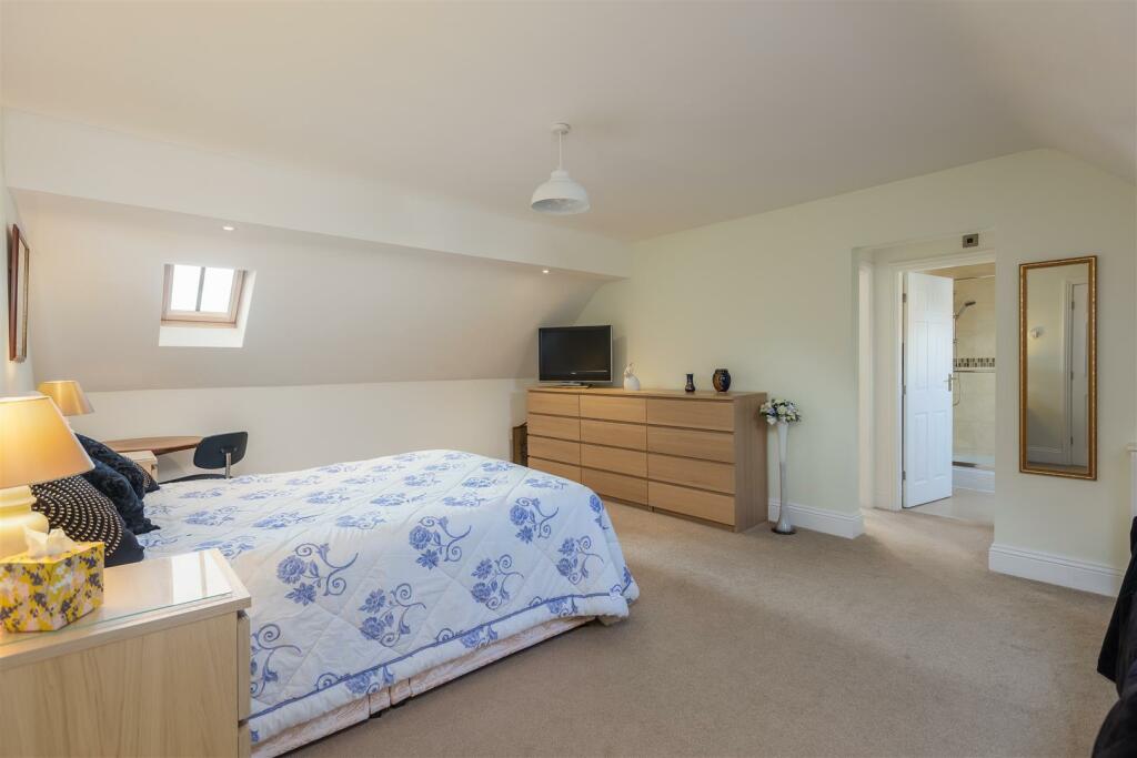 Thornton View 8 Bedroom 1-1.jpg