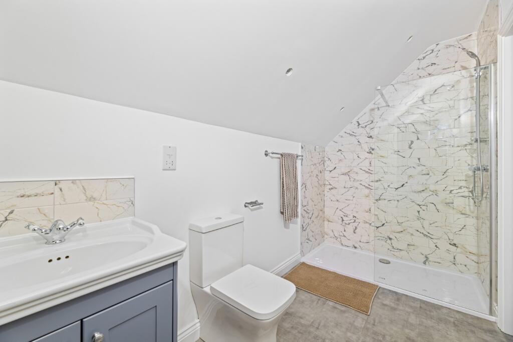 En-suite To Master Bedroom