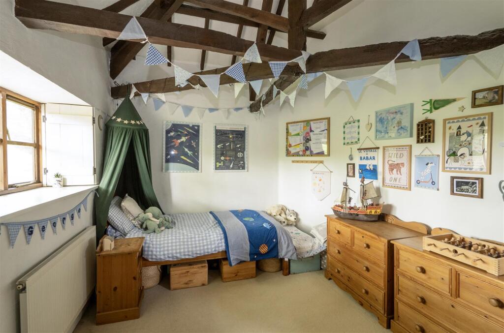 Upstairs bedroom middle