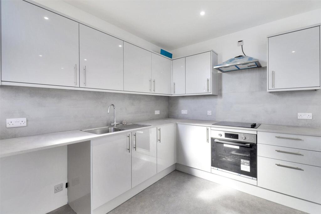 27b, High Street, Heathfield, TN21