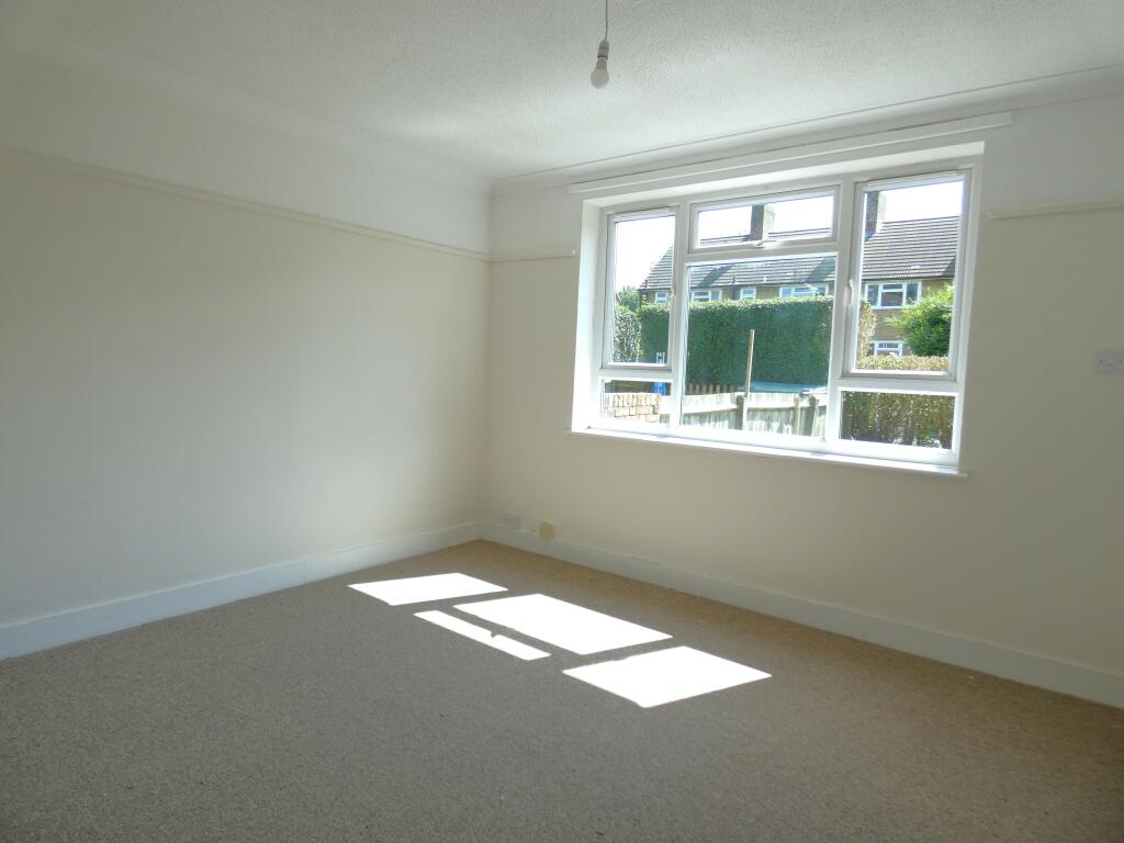 Pic 2 Living Room.JPG
