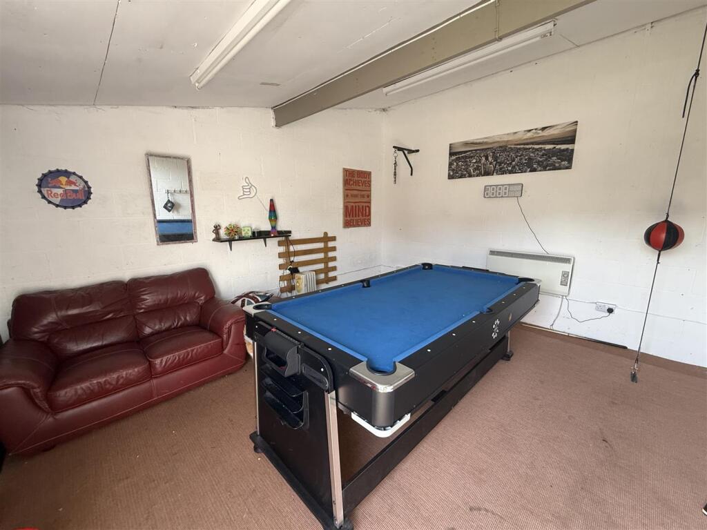 GAMES ROOM