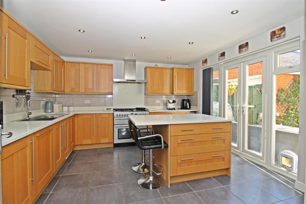 Kitchen/Breakfast Room