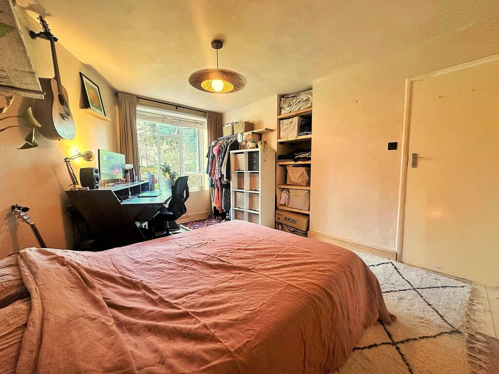 Bedroom 1i