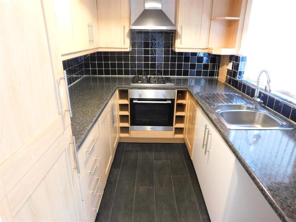 Kitchen 2.JPG