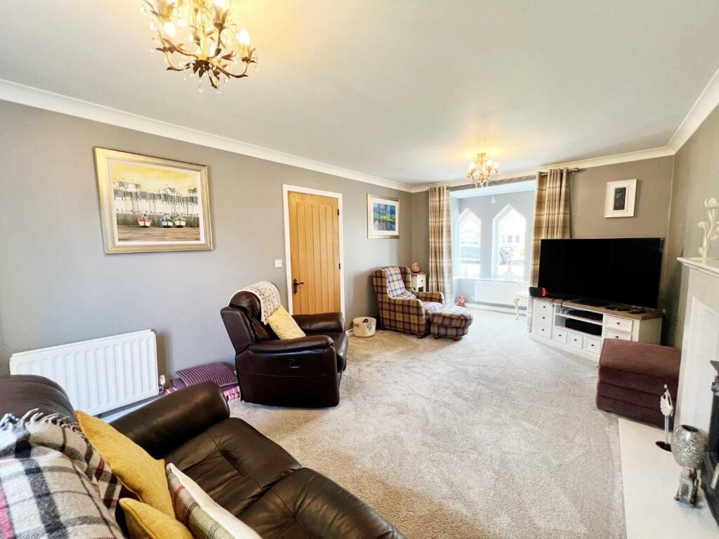Lounge pic 3.jpg