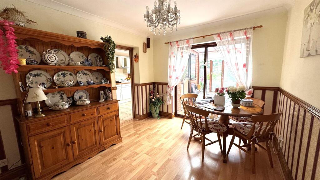Dining Room (2).jpg
