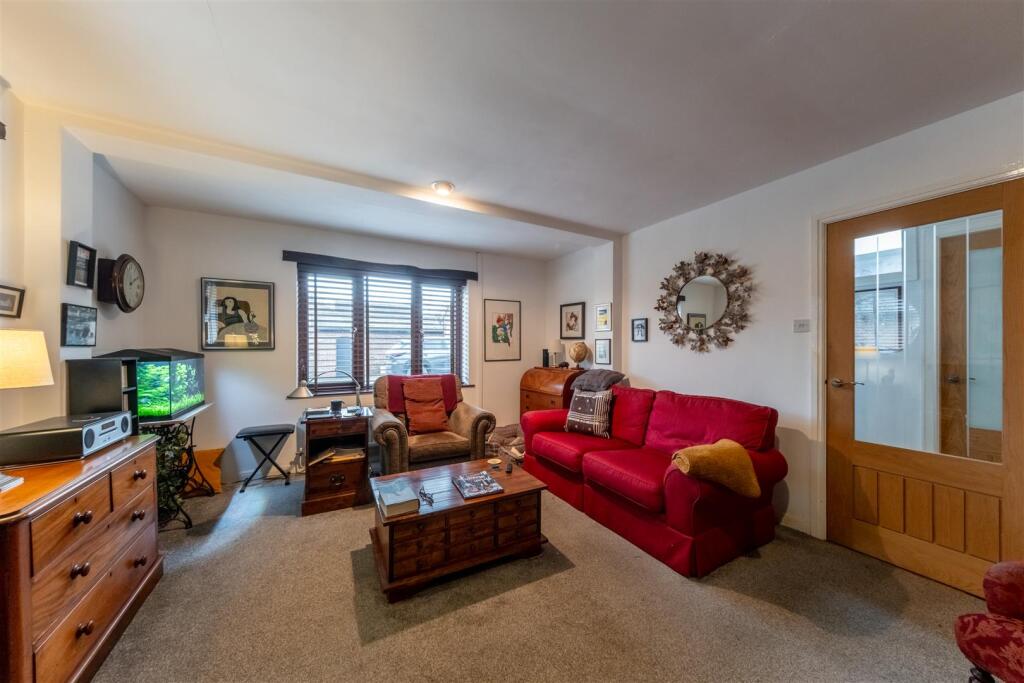 7 Hallowsgate Court-008.jpg