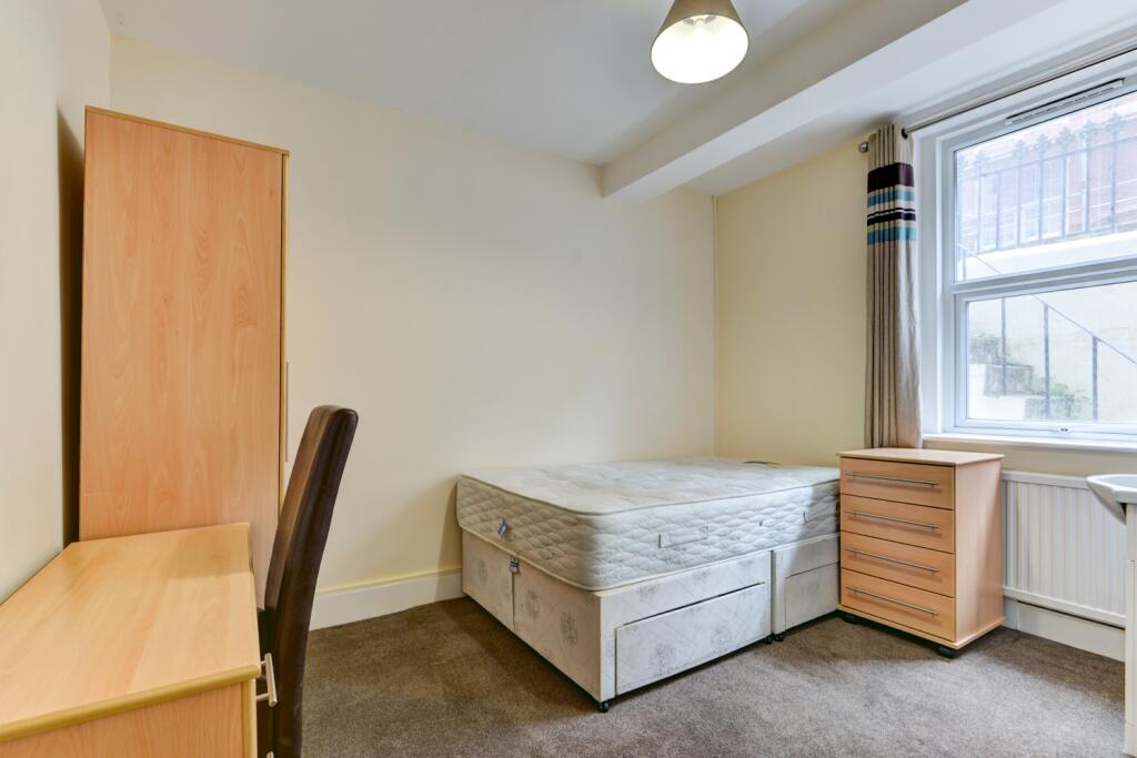 12 Pevensey Road Bedroom 1 (2)