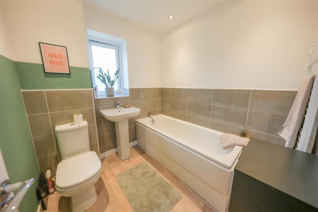 FAMILY BATHROOM