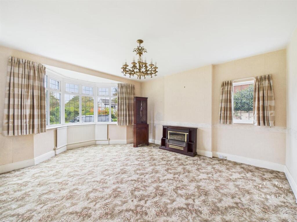 DINING/FAMILY ROOM