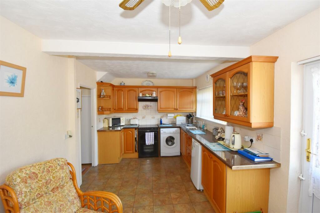Kitchen_Dining room (1).jpg