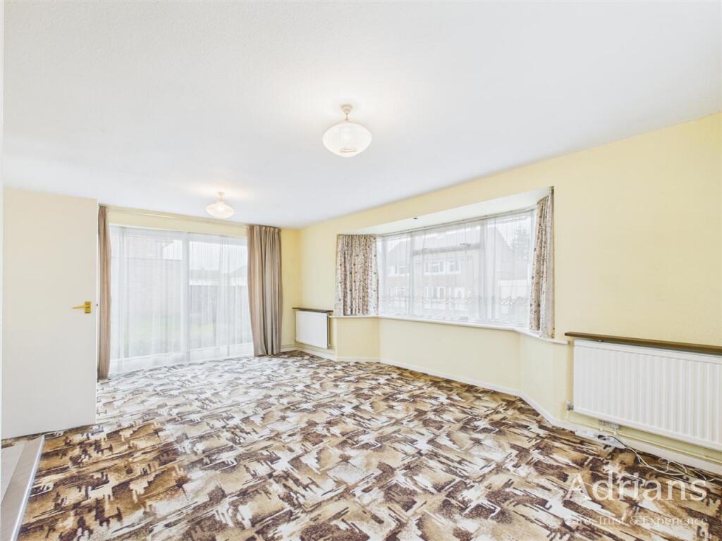 LOUNGE / DINING ROOM