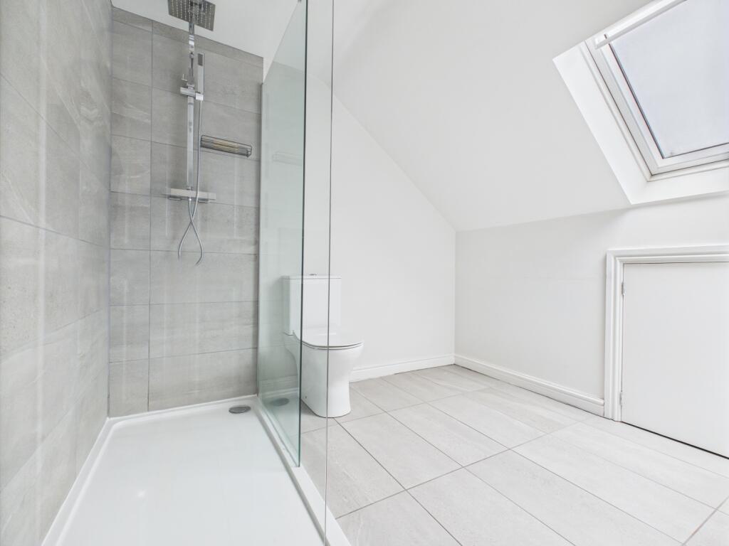 CAM03729G0-PR0095-STILL013