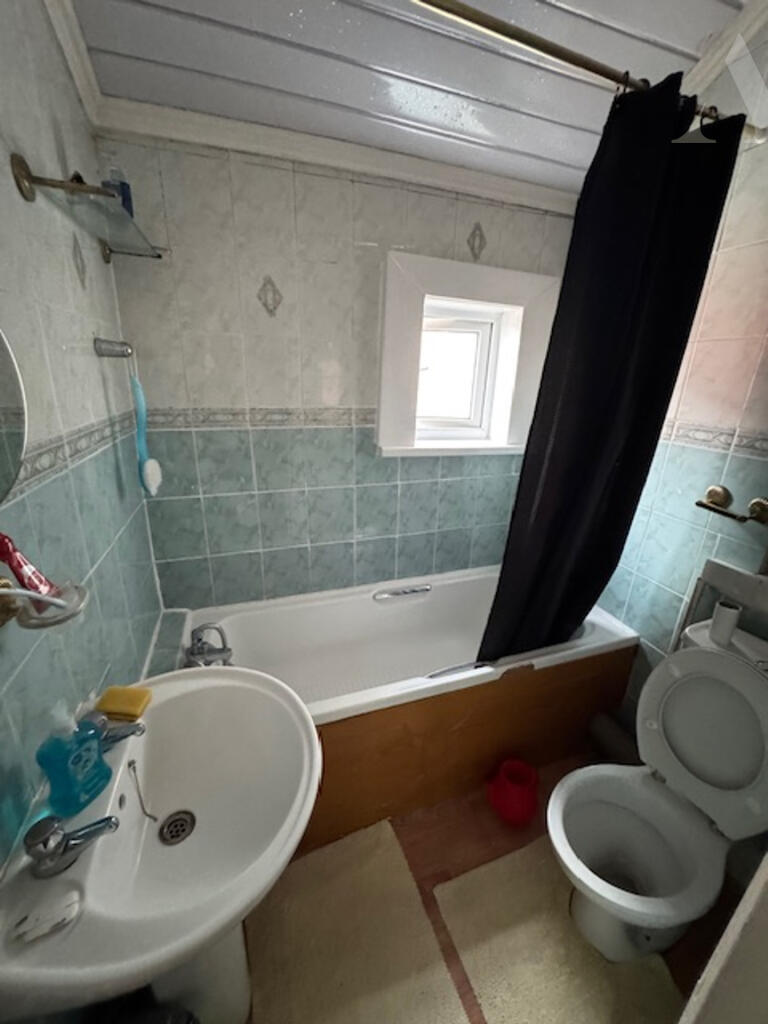 13 Monk Road Bathroom