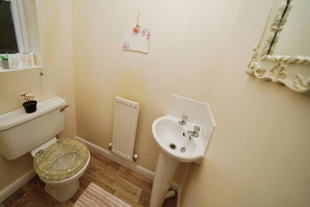 Cloakroom / WC