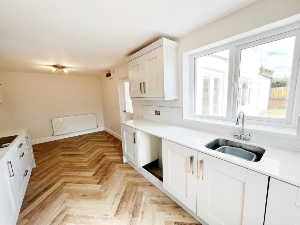 Kitchen 7.jpg