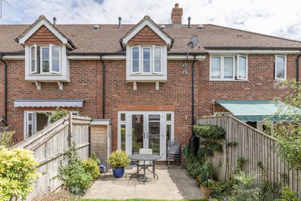 2 Kings Terrace, KT14 7AP - 13.jpg