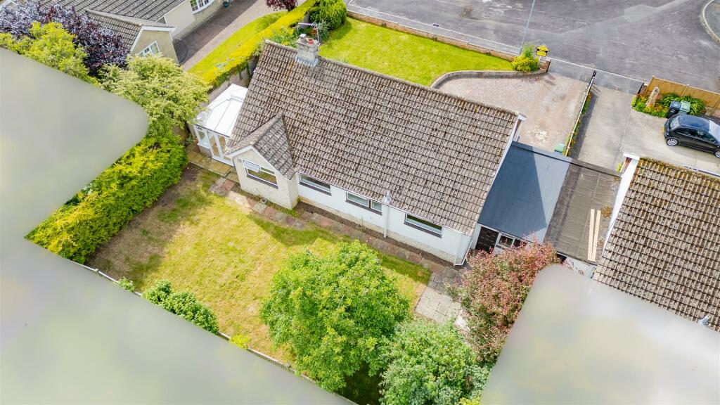 9 Chertsy Close-3.jpg