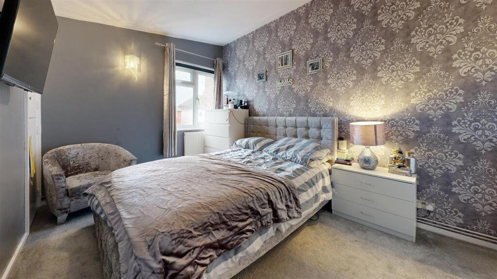 14-Cunningham-Close-Bedroom 2.jpg