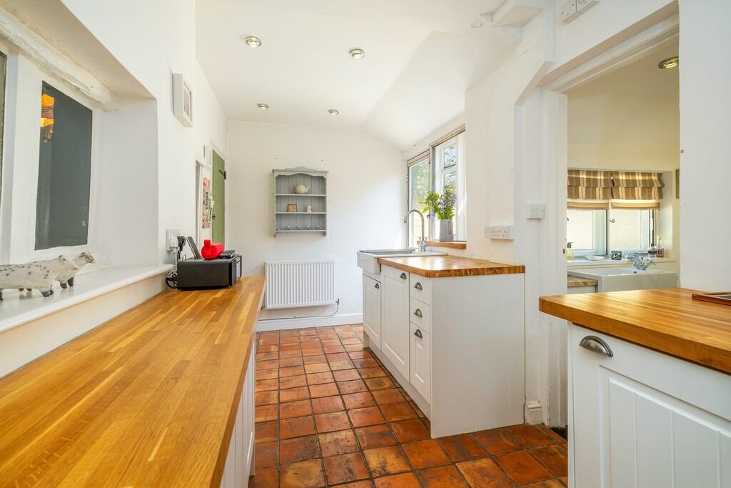 1440px-Neates Cot...