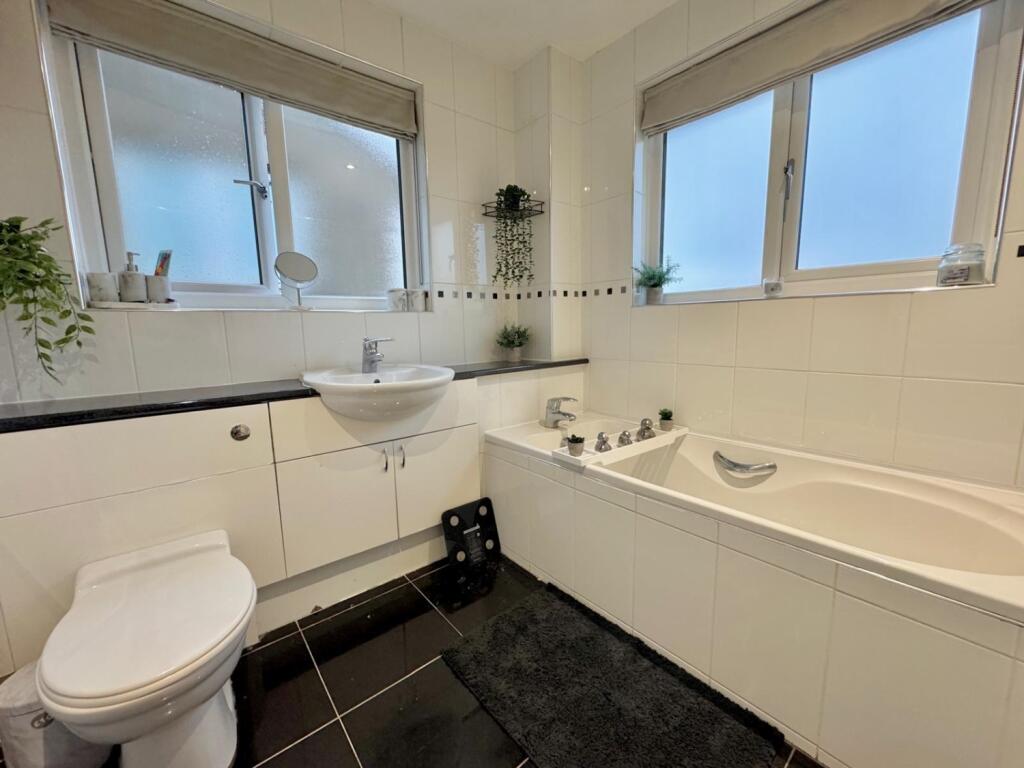 b8651151-b903-48ba-8390-8a7756a060c6