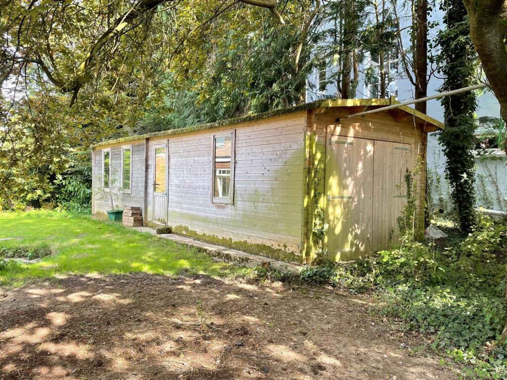 Grd outbuilding 1.JPG