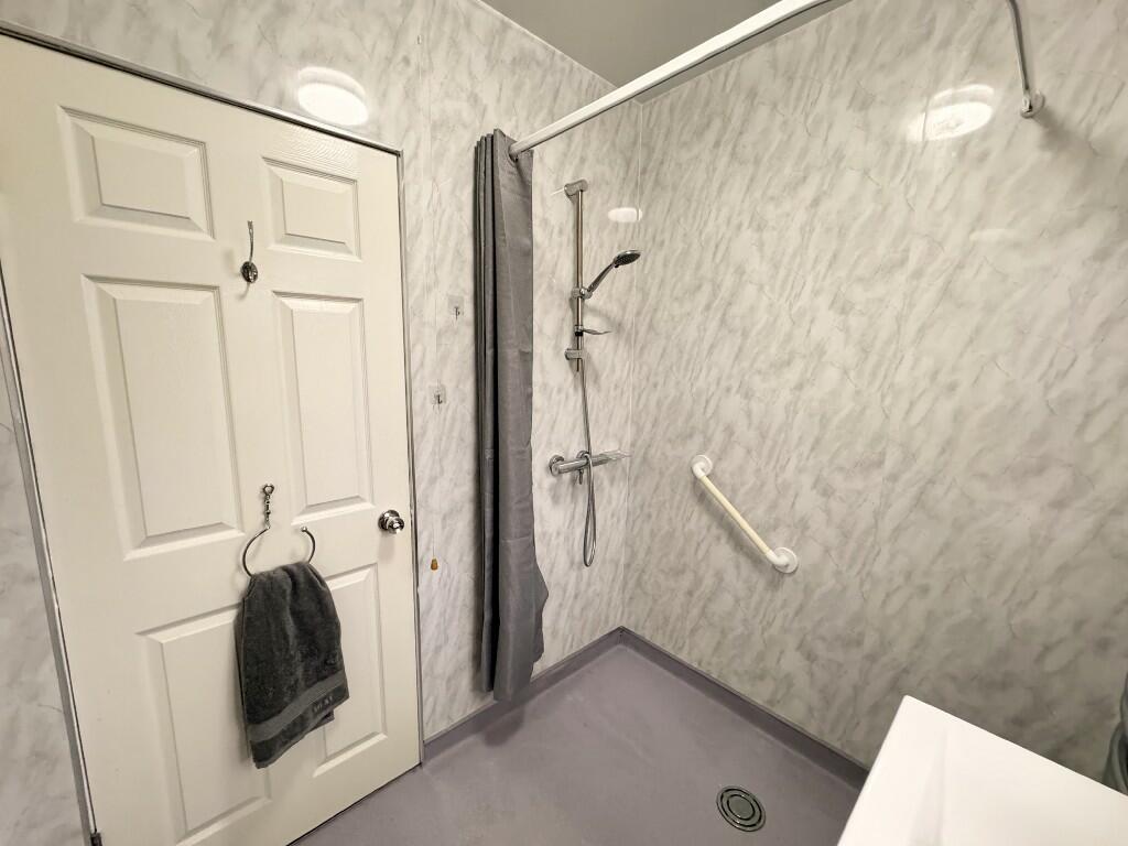 Wet-room 2
