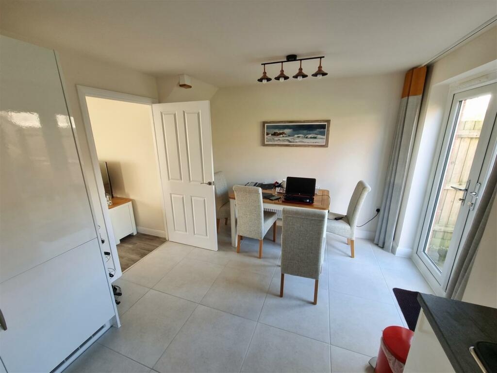 Dining area.jpg