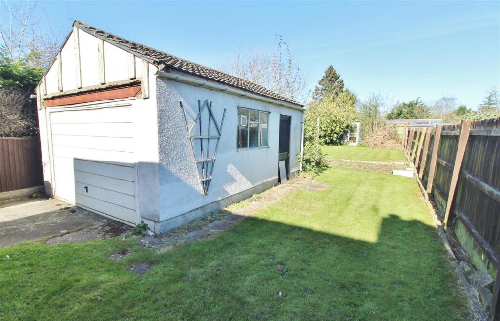 REAR GARDEN -