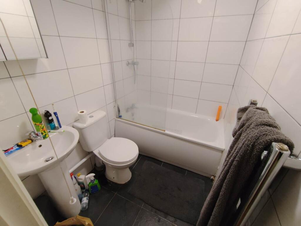 Ground floor bathroo