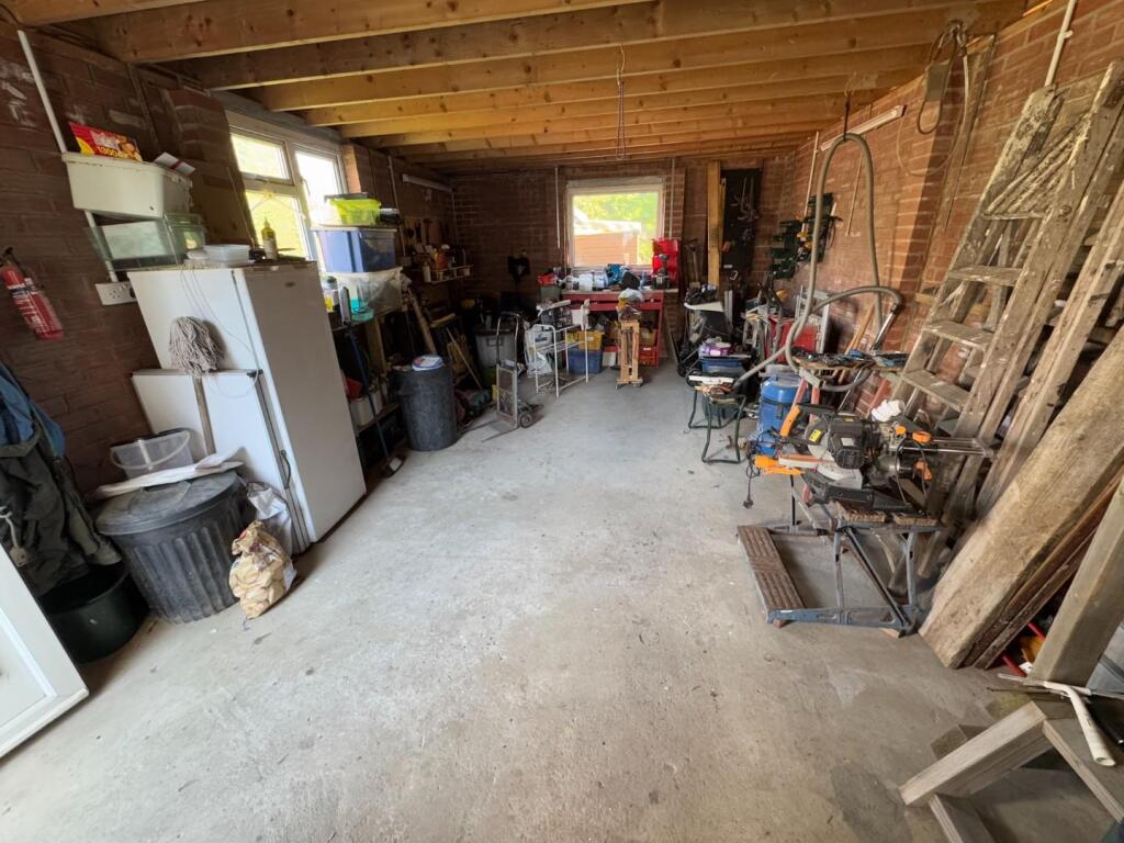 GARAGE/WORKSHOP