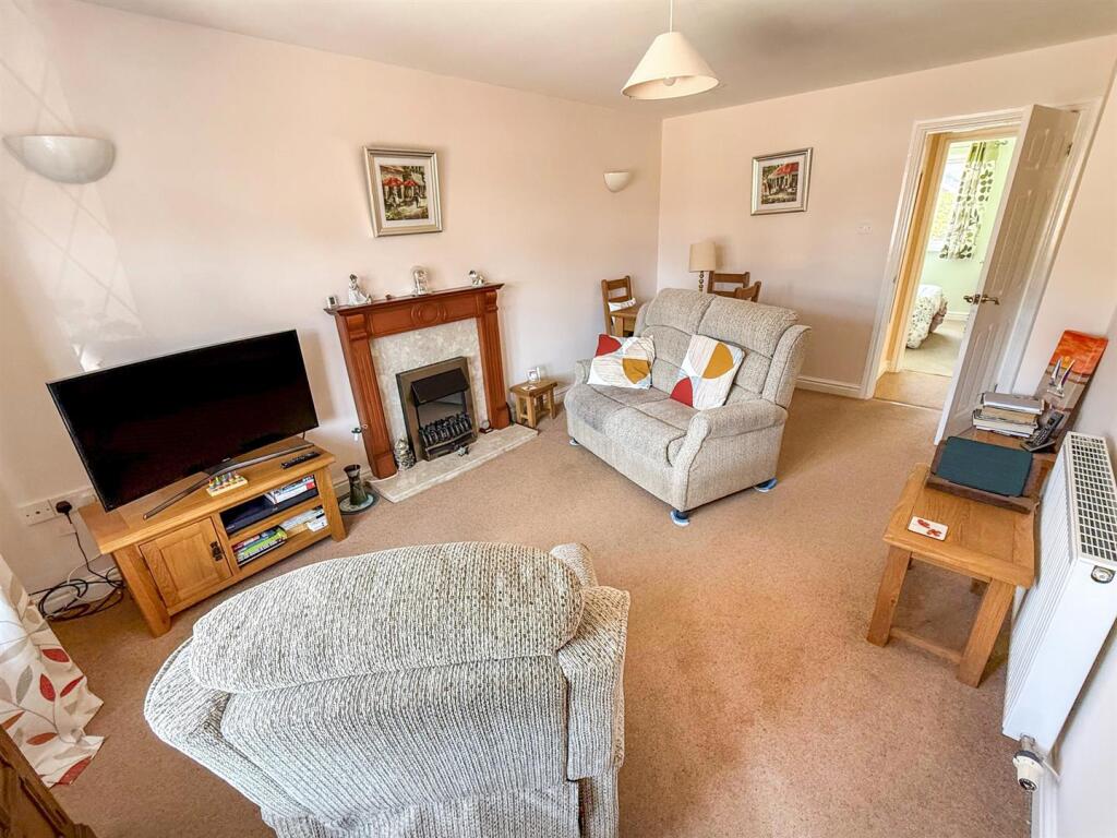 Lounge/ Dining Room