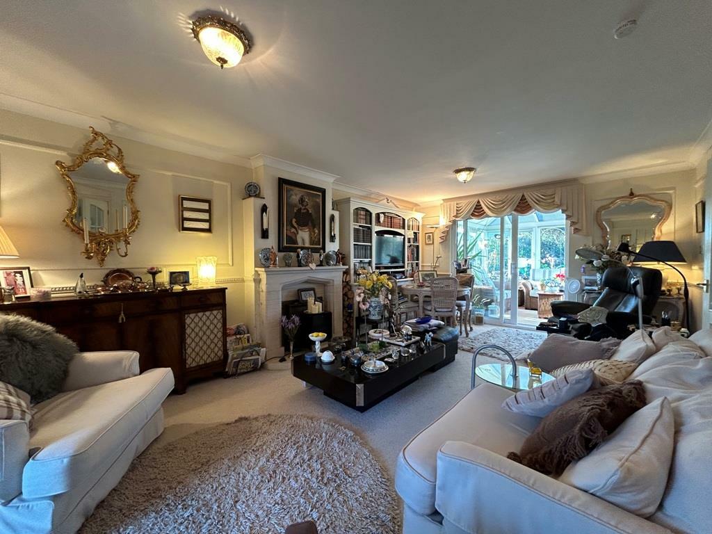 FORMAL SITTING ROOM