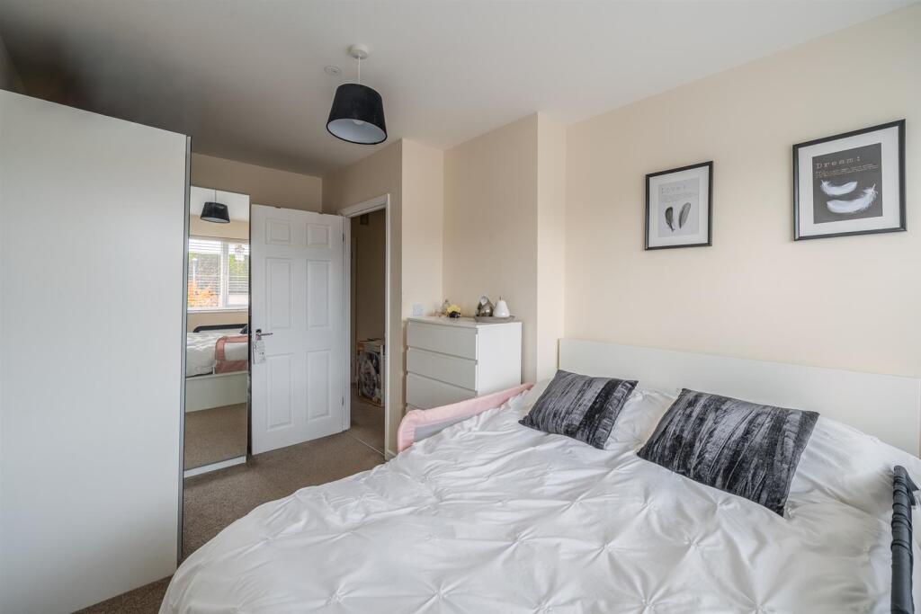 2A Ladyhill Close-10.jpg