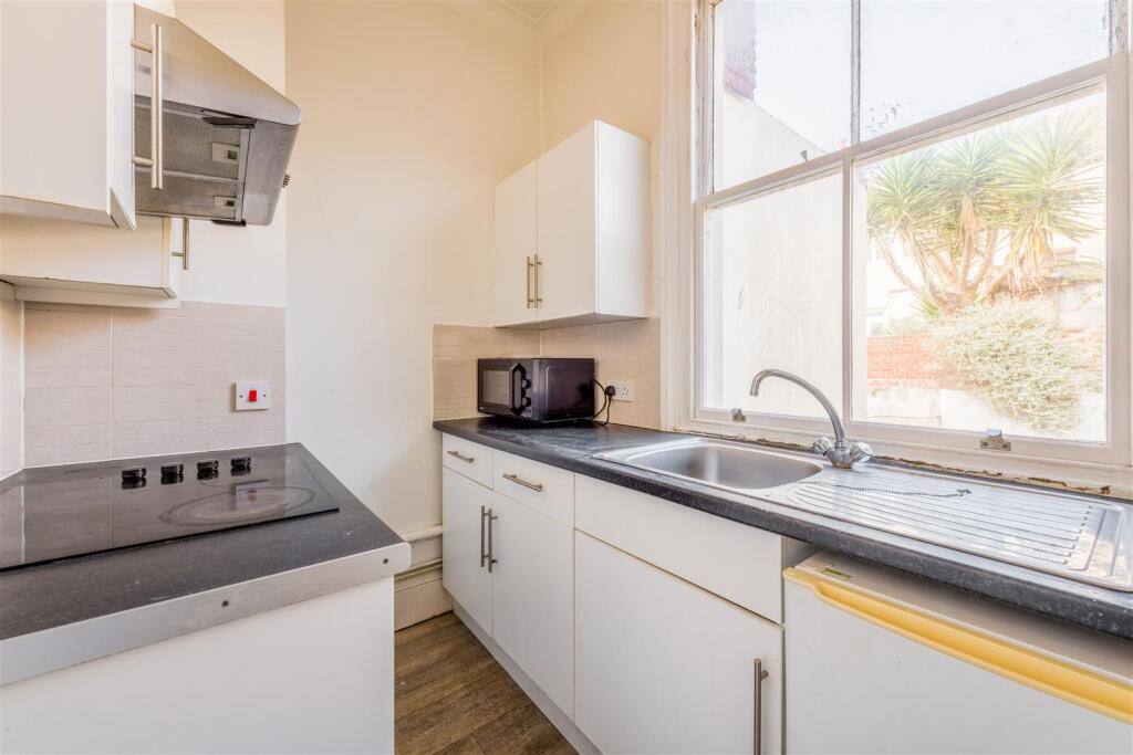 Flat 2, 35 Queens Park Road-7.jpg