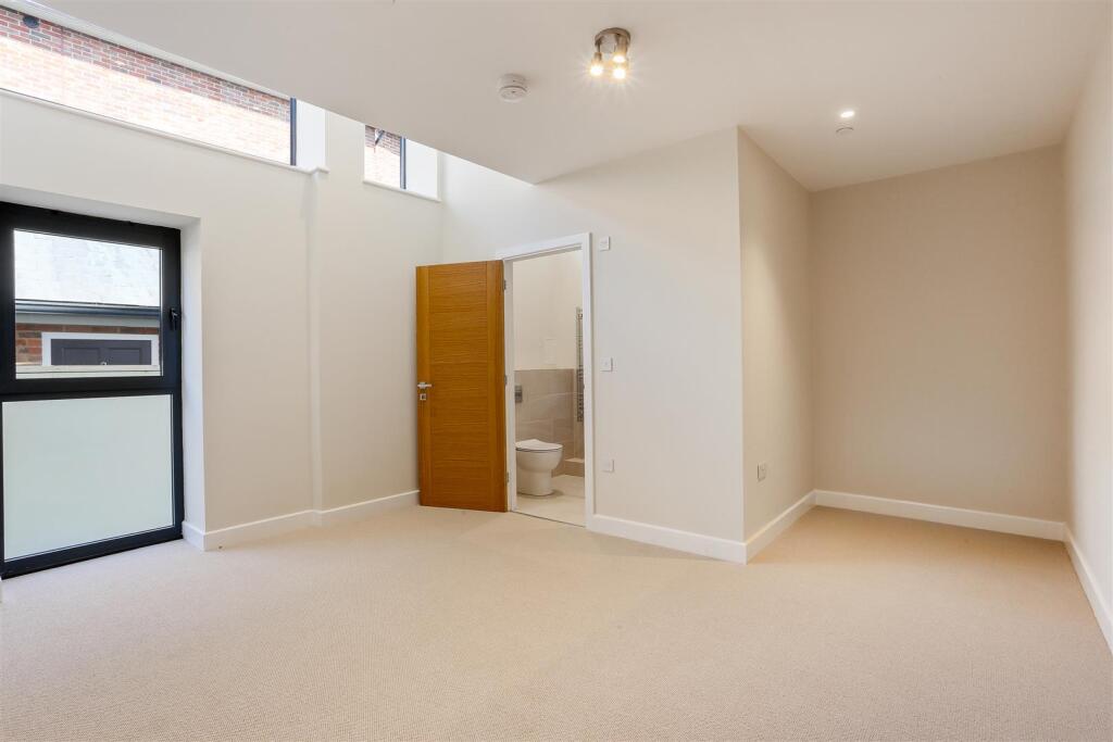 1469541018 - Campbell House, High Steet, KT1730.jp