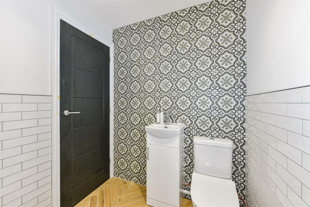 Summer House Bathroom.jpg