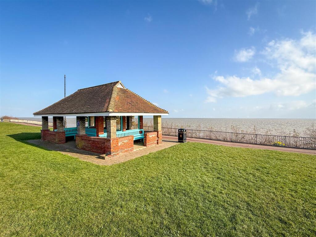 CLACTON SEA FRONT