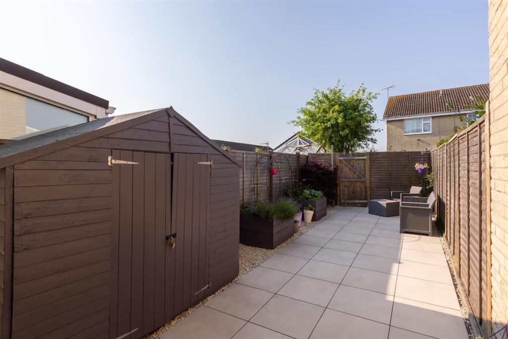 Paddock Close 9 External-3.jpg