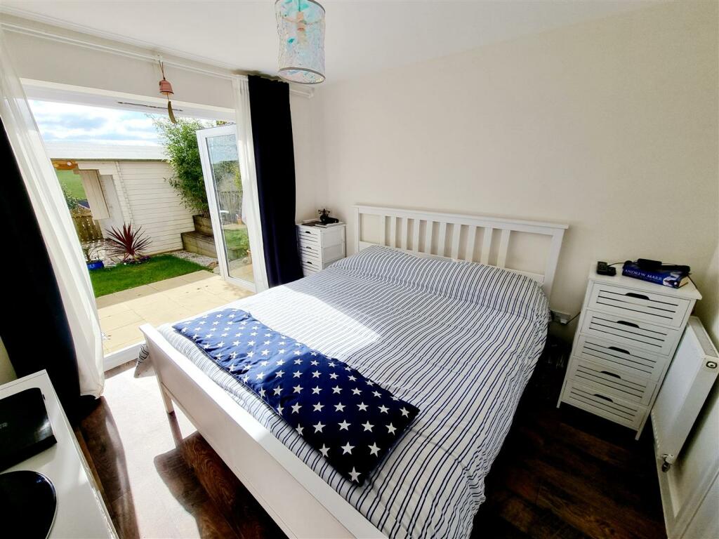 Bed 4.jpg