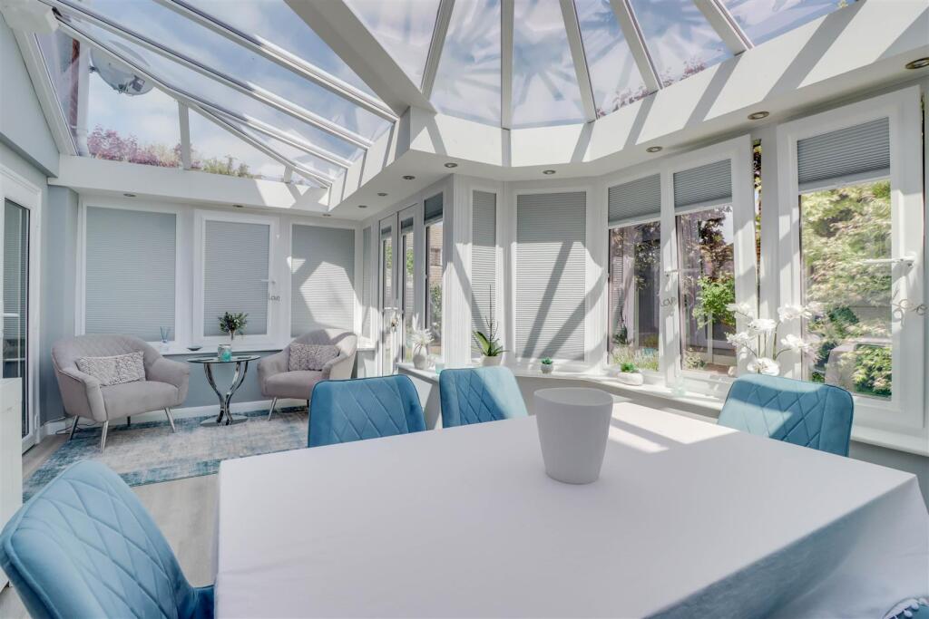 20 OZONIA AVENUE INSIDE-20.jpg