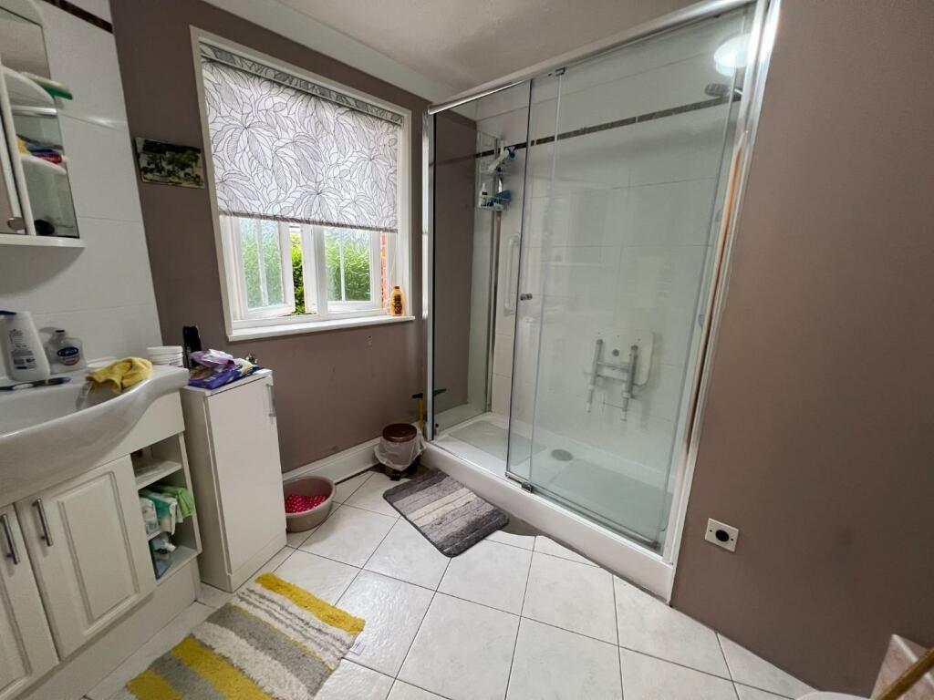 SHOWER ROOM