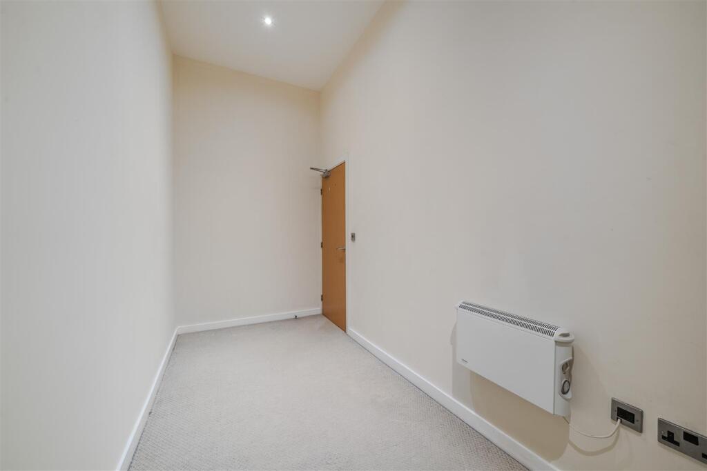 Bedroom 1-2.jpg