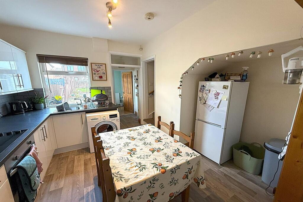 Kitchen diner 2nd.jpg